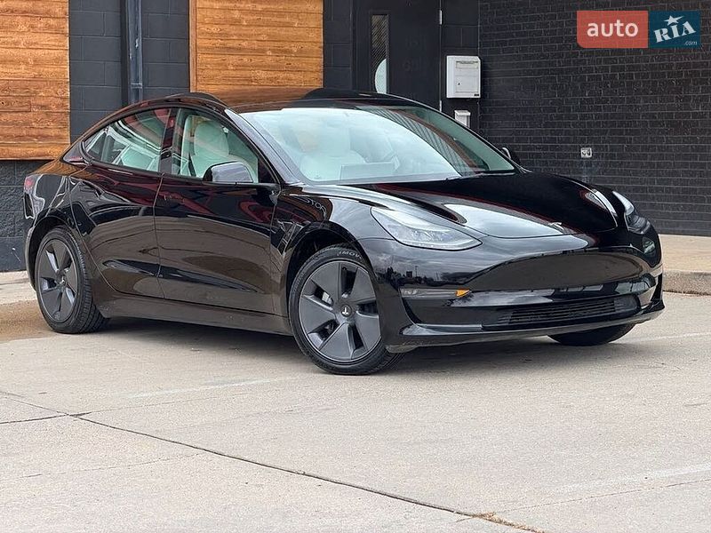 Седан Tesla Model 3 2022 в Львові