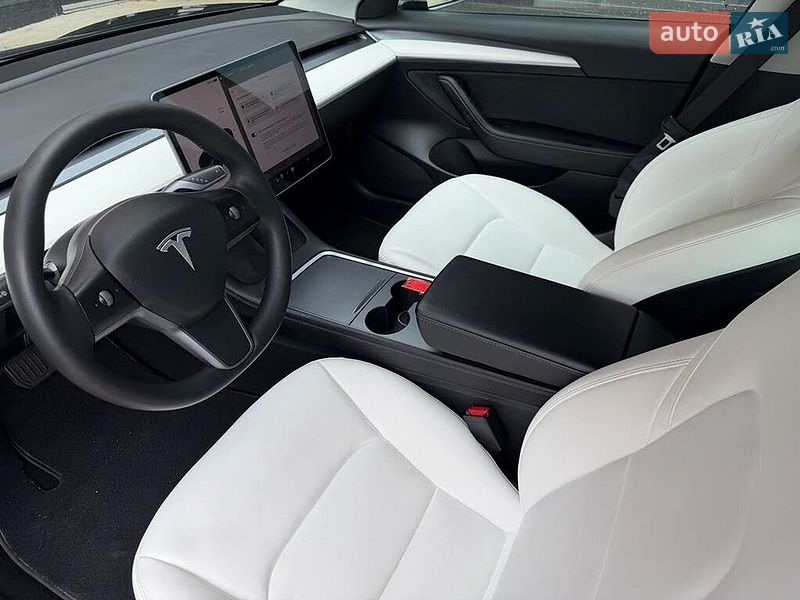Седан Tesla Model 3 2022 в Львові