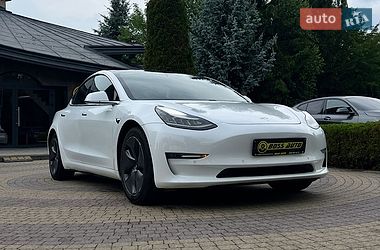 Седан Tesla Model 3 2020 в Львові