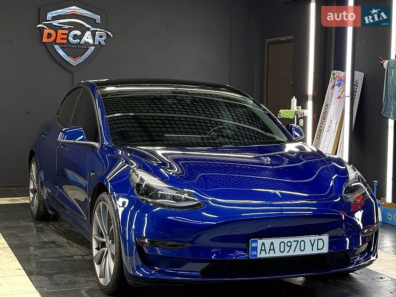 Седан Tesla Model 3 2020 в Киеве
