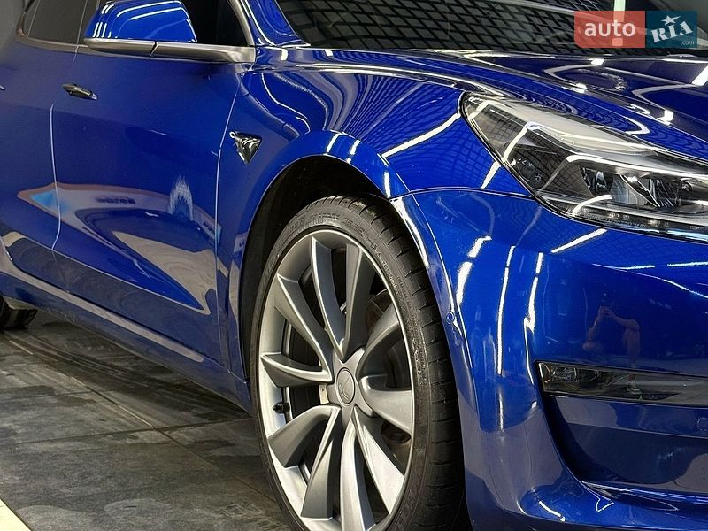 Седан Tesla Model 3 2020 в Киеве