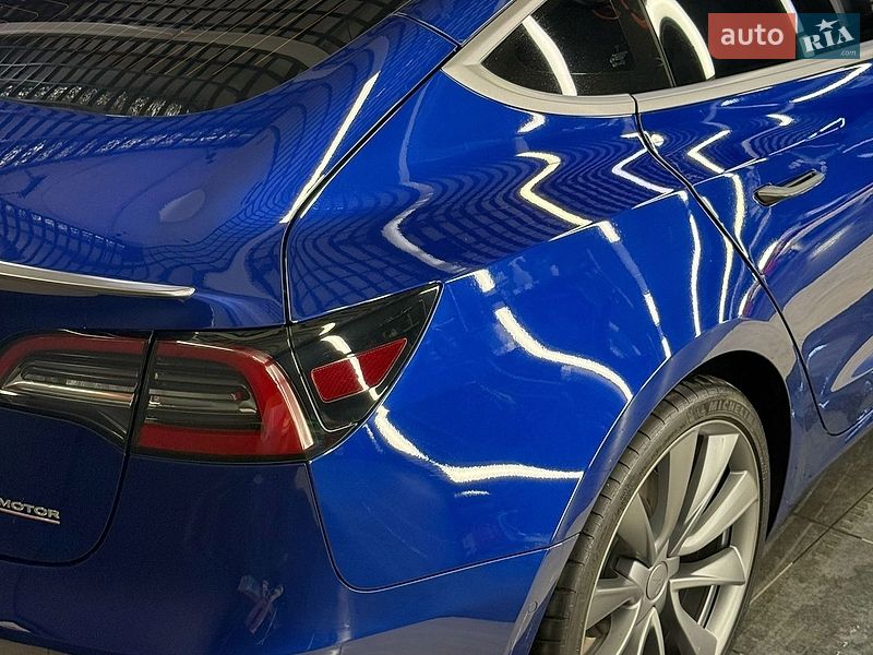 Седан Tesla Model 3 2020 в Киеве