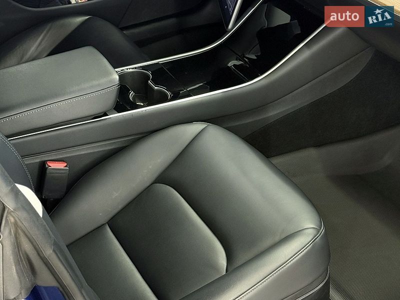 Седан Tesla Model 3 2020 в Киеве