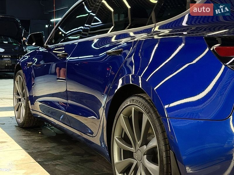 Седан Tesla Model 3 2020 в Киеве