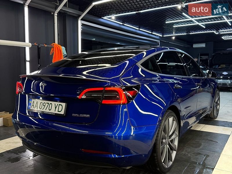 Седан Tesla Model 3 2020 в Киеве