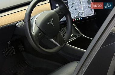 Седан Tesla Model 3 2020 в Киеве