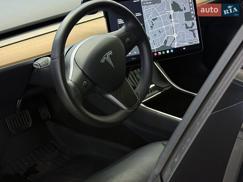 Седан Tesla Model 3 2020 в Киеве