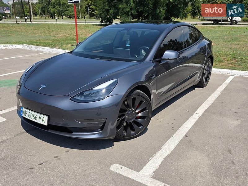 Седан Tesla Model 3 2022 в Запоріжжі