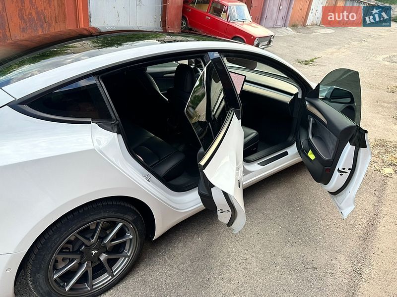 Седан Tesla Model 3 2021 в Запорожье