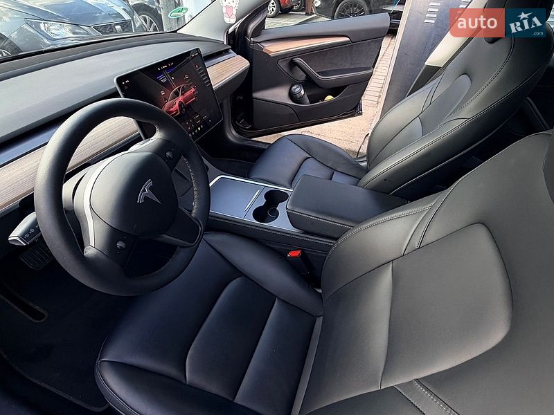 Седан Tesla Model 3 2023 в Киеве