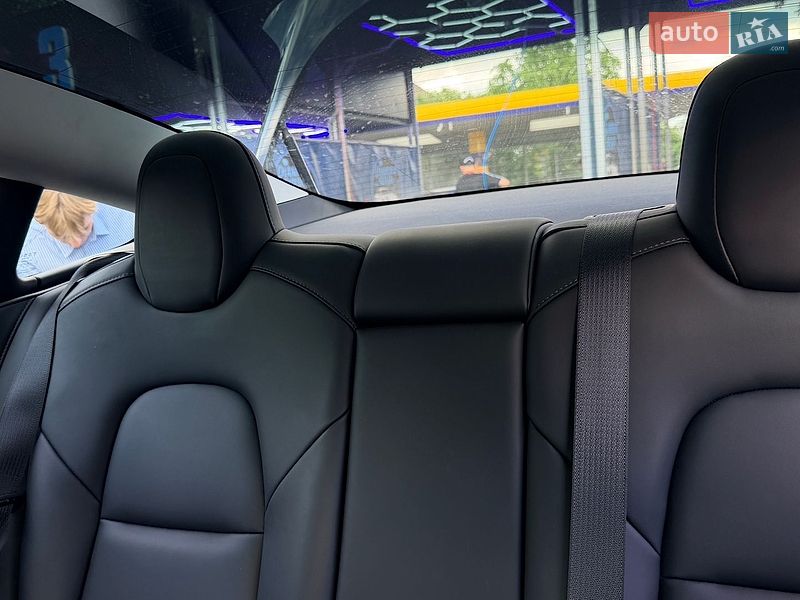 Седан Tesla Model 3 2023 в Киеве