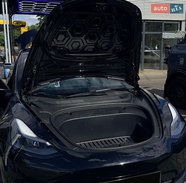 Седан Tesla Model 3 2023 в Киеве
