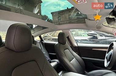 Седан Tesla Model 3 2023 в Киеве