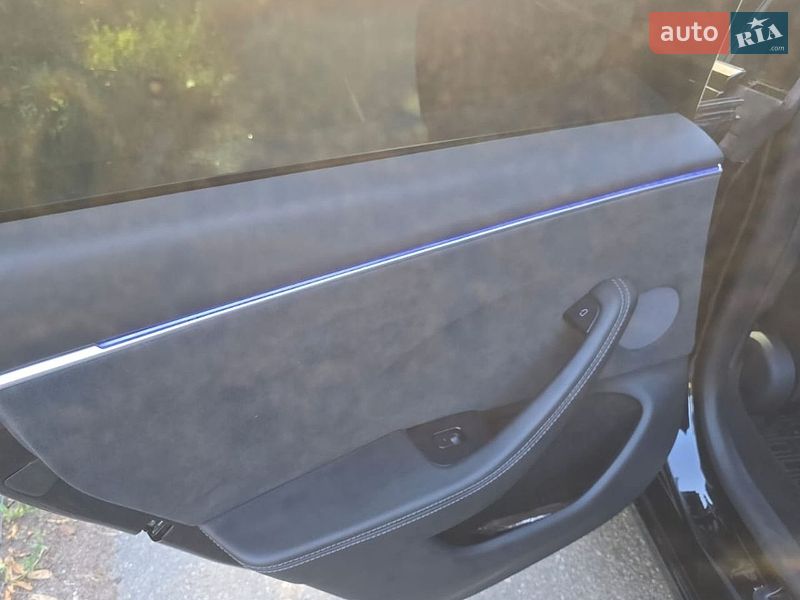 Седан Tesla Model 3 2024 в Дніпрі