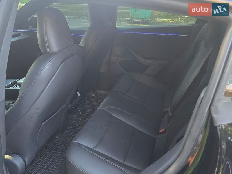 Седан Tesla Model 3 2024 в Дніпрі