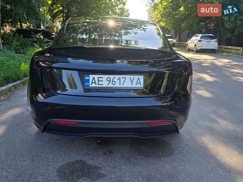 Седан Tesla Model 3 2024 в Днепре