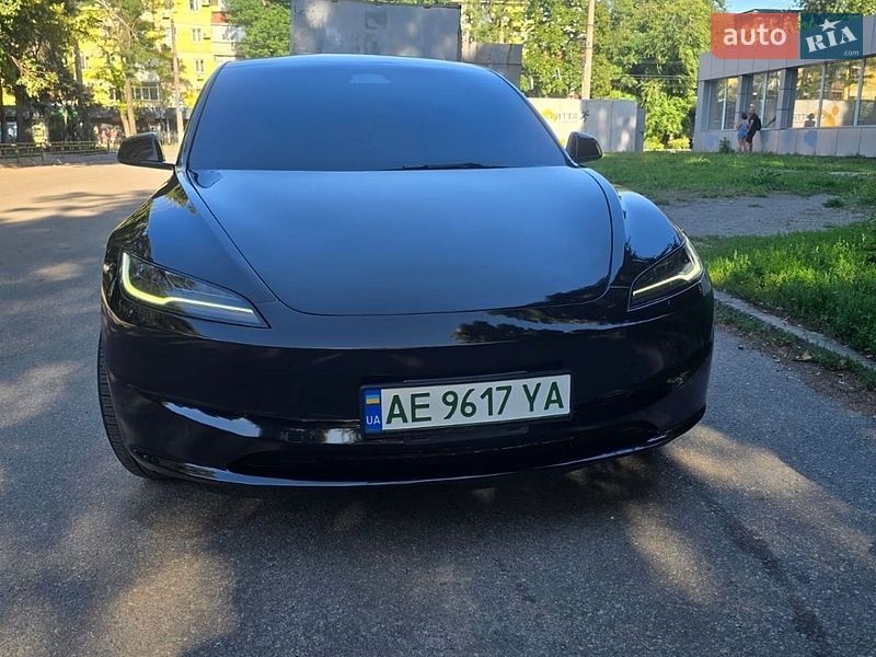 Tesla Model 3 2024