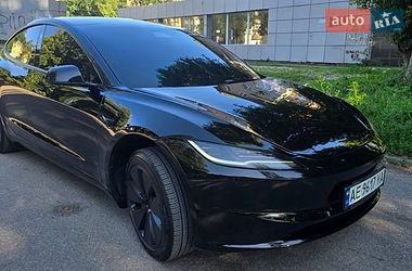 Седан Tesla Model 3 2024 в Дніпрі