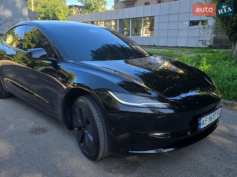 Седан Tesla Model 3 2024 в Дніпрі
