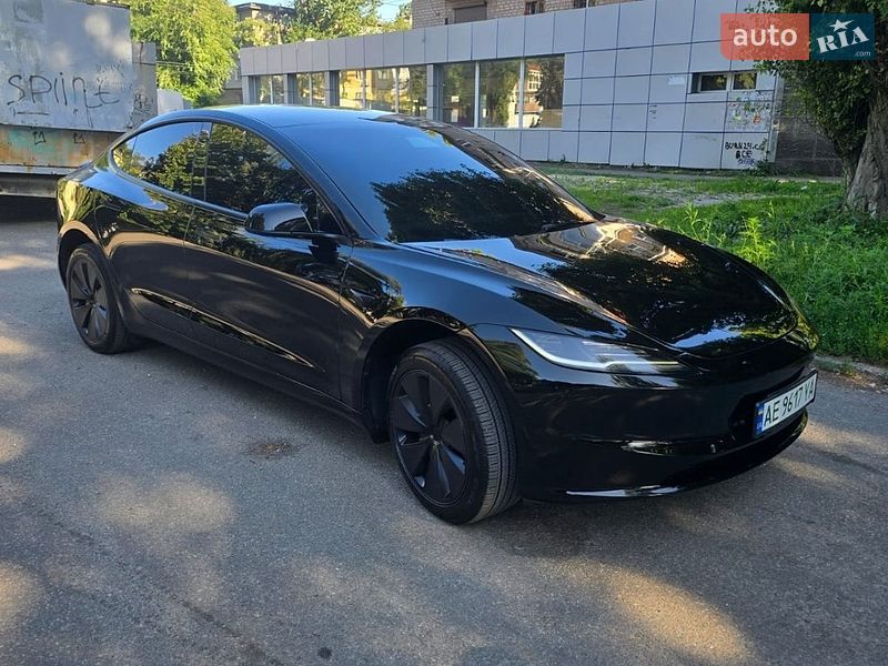 Седан Tesla Model 3 2024 в Дніпрі