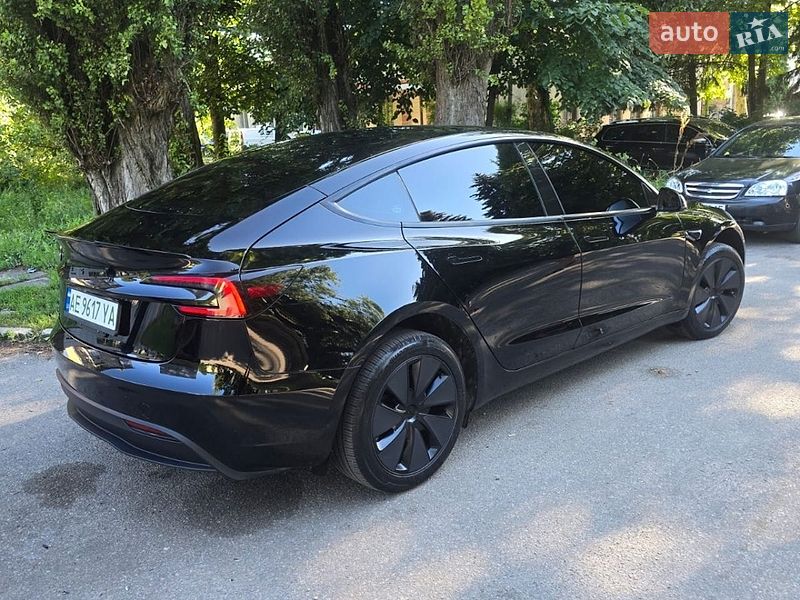 Седан Tesla Model 3 2024 в Дніпрі