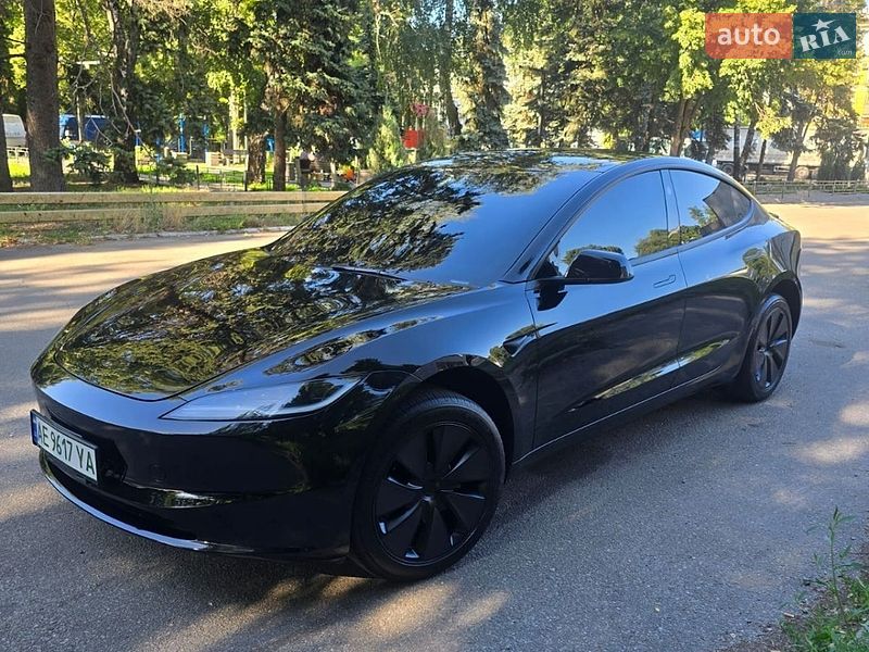 Седан Tesla Model 3 2024 в Днепре
