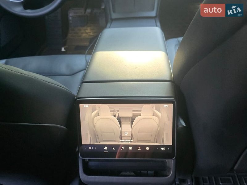 Седан Tesla Model 3 2024 в Дніпрі