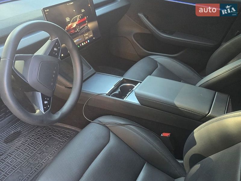 Седан Tesla Model 3 2024 в Дніпрі