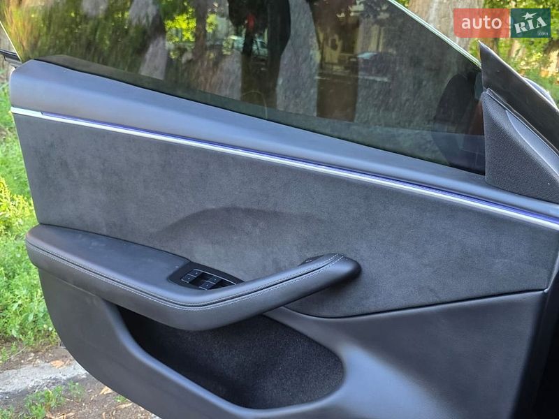Седан Tesla Model 3 2024 в Дніпрі