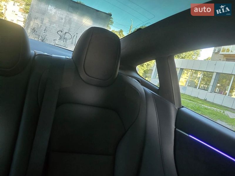 Седан Tesla Model 3 2024 в Днепре