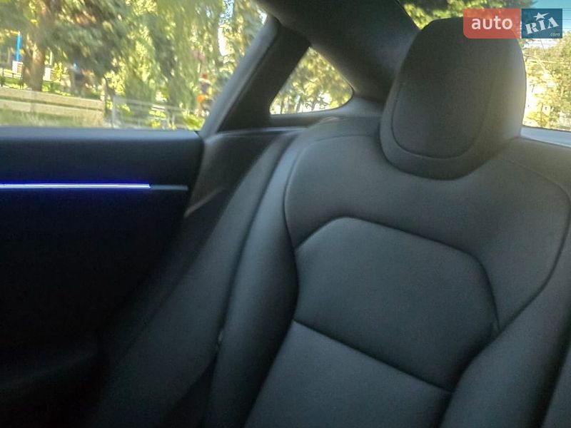 Седан Tesla Model 3 2024 в Дніпрі