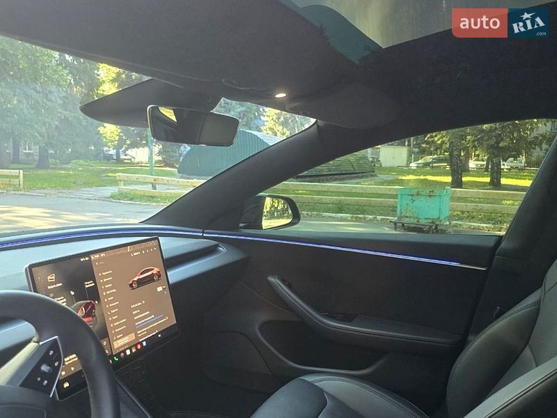 Седан Tesla Model 3 2024 в Дніпрі