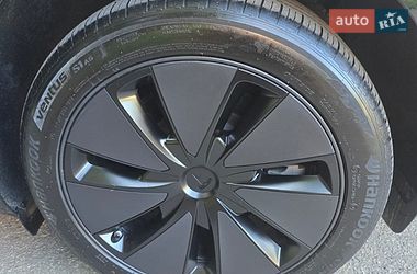 Седан Tesla Model 3 2024 в Дніпрі