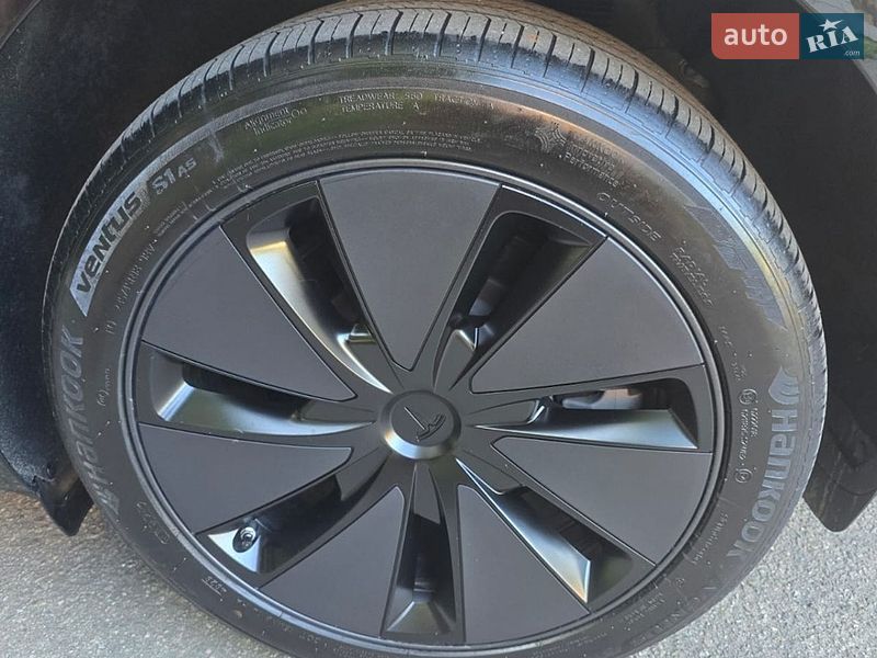 Седан Tesla Model 3 2024 в Дніпрі