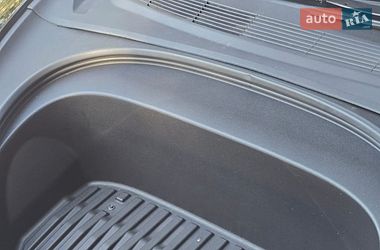Седан Tesla Model 3 2024 в Дніпрі