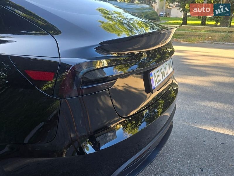 Седан Tesla Model 3 2024 в Днепре