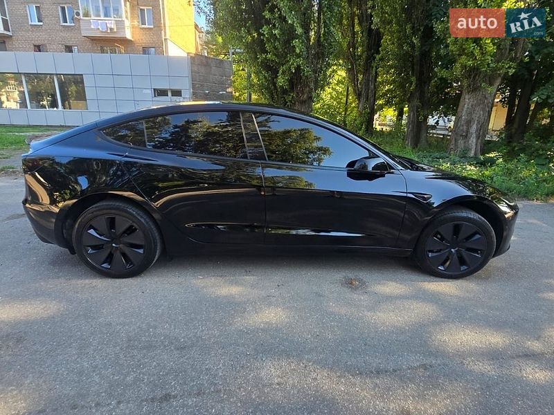 Седан Tesla Model 3 2024 в Дніпрі