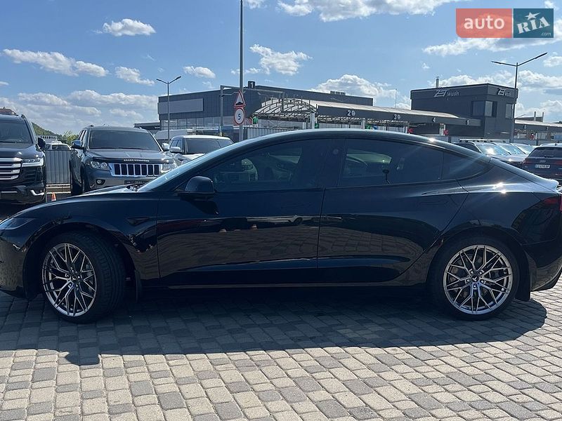 Седан Tesla Model 3 2024 в Мукачево
