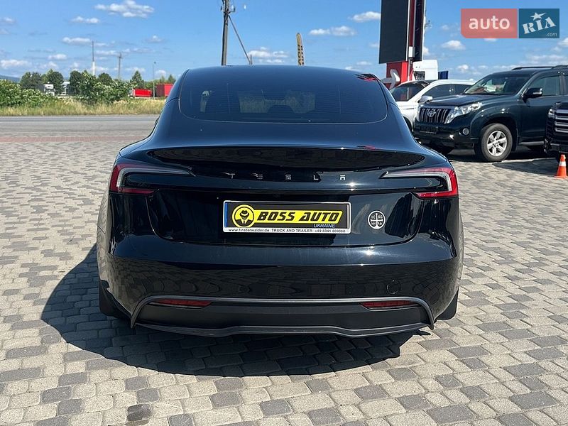 Седан Tesla Model 3 2024 в Мукачево