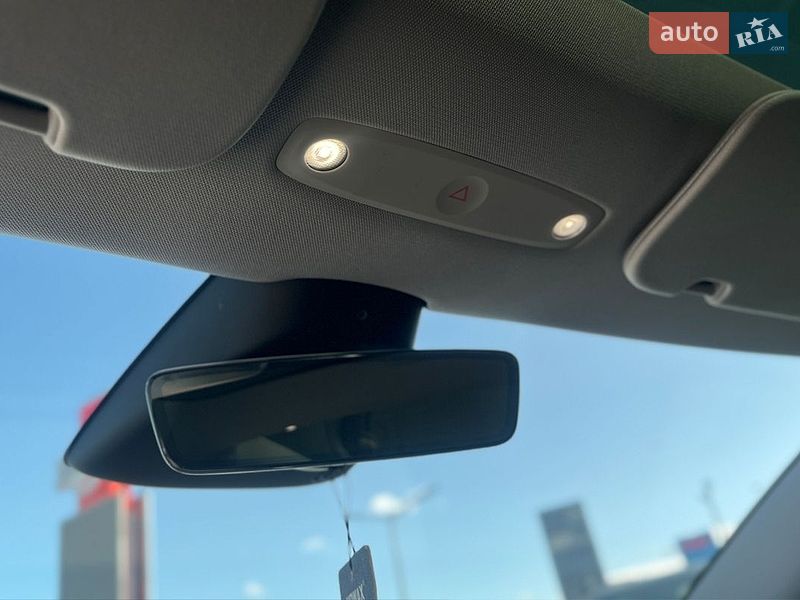 Седан Tesla Model 3 2024 в Мукачево