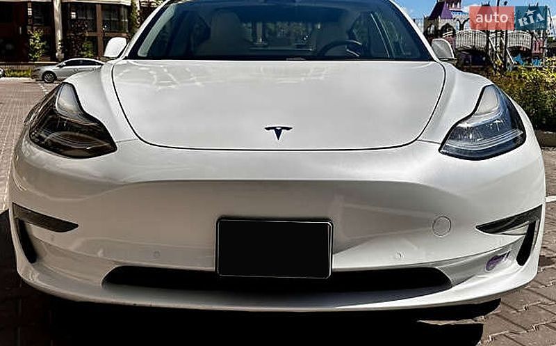 Седан Tesla Model 3 2019 в Киеве