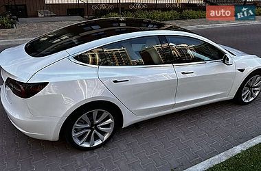 Седан Tesla Model 3 2019 в Киеве