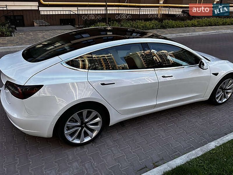 Седан Tesla Model 3 2019 в Киеве
