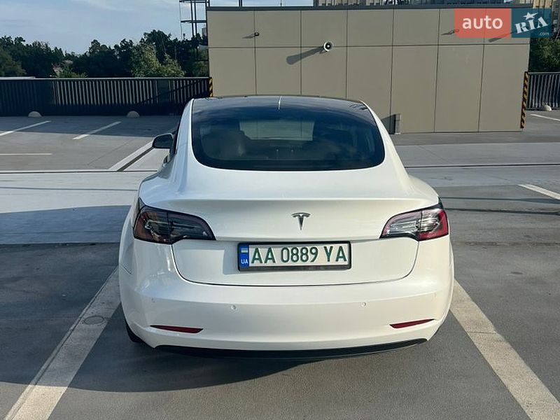 Седан Tesla Model 3 2020 в Киеве