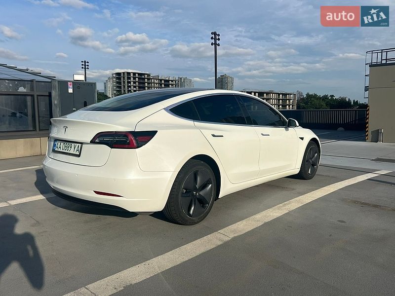 Седан Tesla Model 3 2020 в Киеве