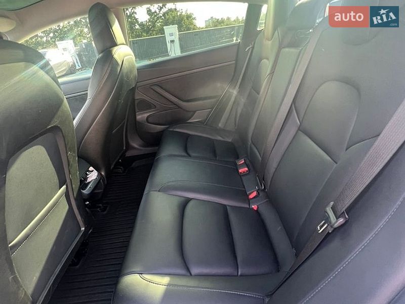 Седан Tesla Model 3 2020 в Киеве