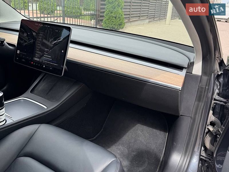 Седан Tesla Model 3 2021 в Львове