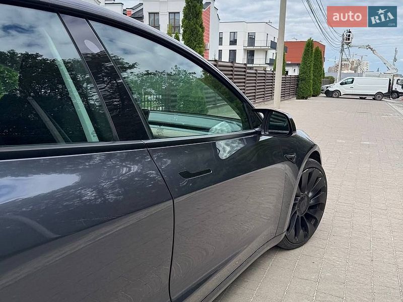 Седан Tesla Model 3 2021 в Львове