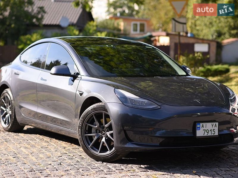 Седан Tesla Model 3 2022 в Киеве