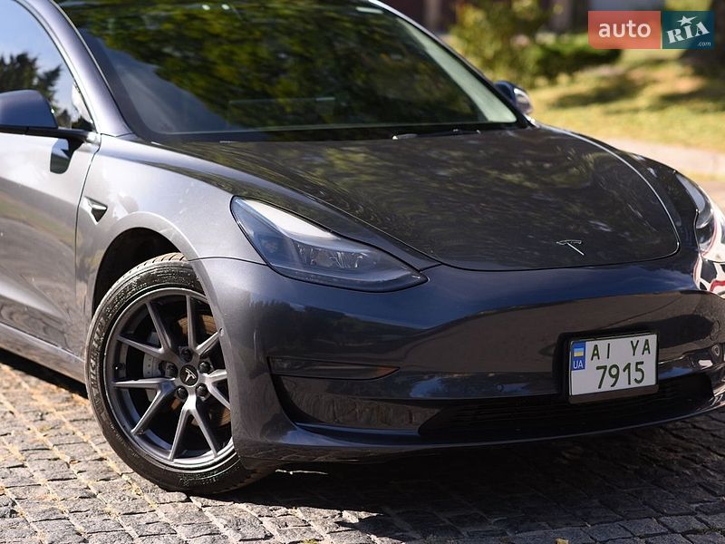 Седан Tesla Model 3 2022 в Киеве